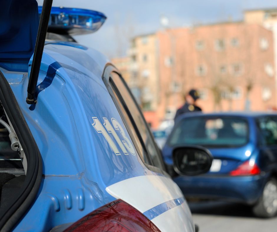 Poliziotto fuori servizio blocca un uomo alla Nave de Vero